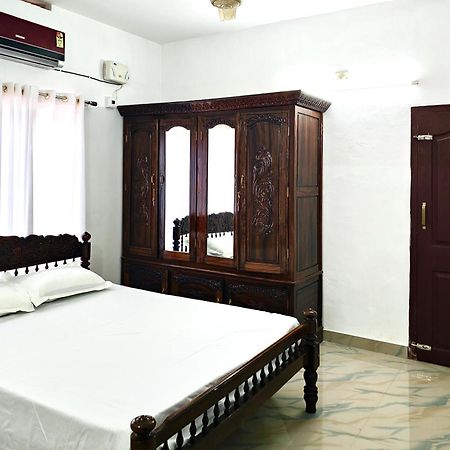 Ambili Riverfront Villa With Party Hall Irimbranallur Exterior foto